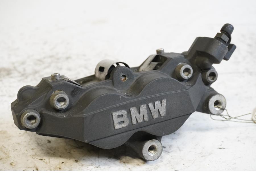 Framsidan på Bromsok från en BMW R 1150 RS -2002 motorcykel.