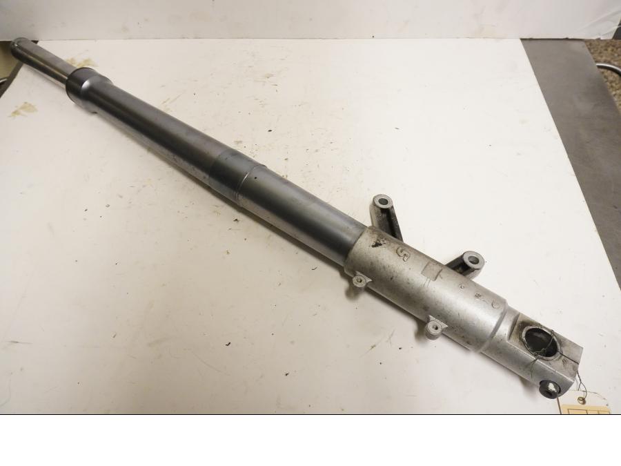 Framsidan på Gaffelben från en BMW R 1100 S -1999 motorcykel.