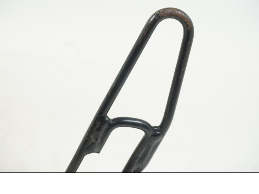 Snett nerifrån på Sidostöd från en BMW F 650 CS -2003 motorcykel.