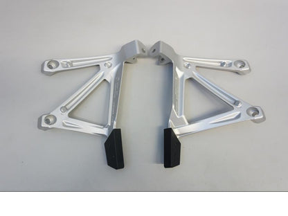 Baksidan på Fotpinnefäste från en BMW R 1200 GS -2019 motorcykel.