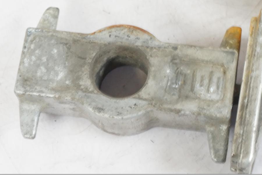 Snett nerifrån på Kedjesträckare från en Honda CBR 1000 F -1999 motorcykel.