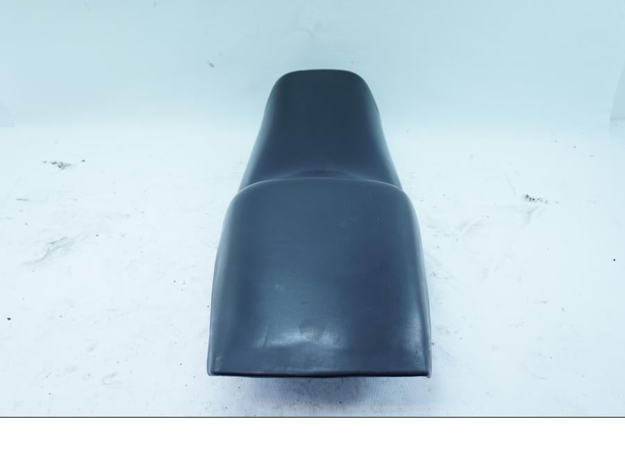 Höger sida på Sadel från en Ducati 750 SS -1995 motorcykel.