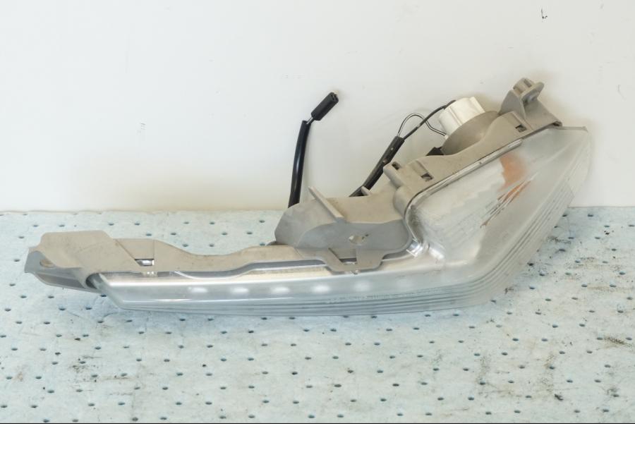 Snett nerifrån på Blinkers från en Suzuki GSX 1300 BK -2008 motorcykel.