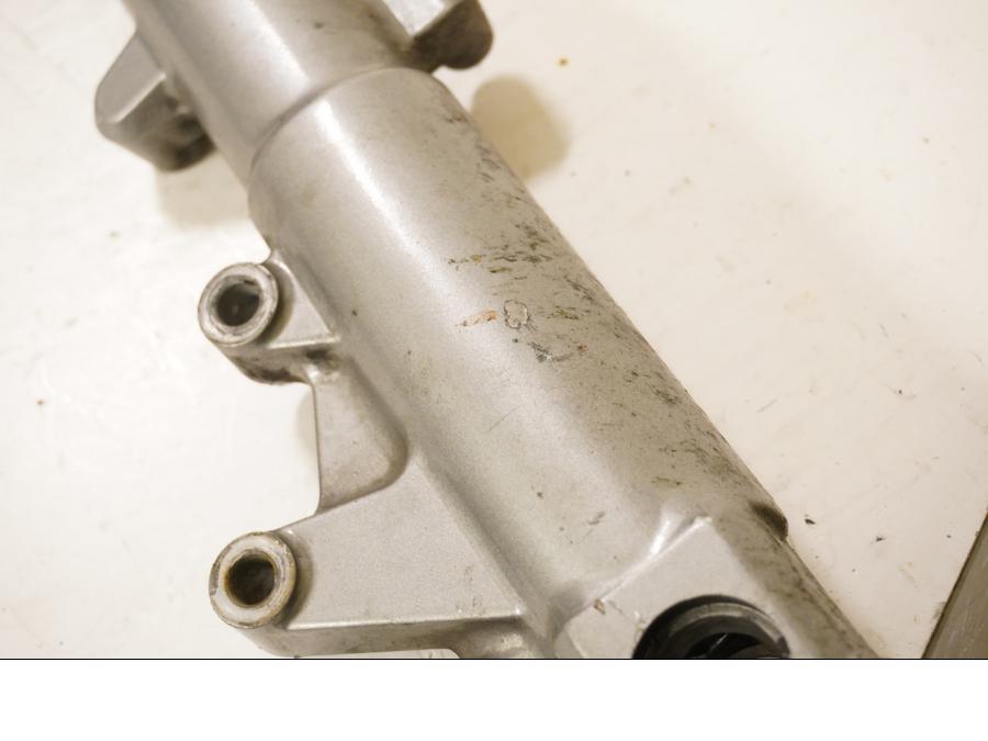 Höger sida på Gaffelben från en Kawasaki ZX-6R -1997 motorcykel.