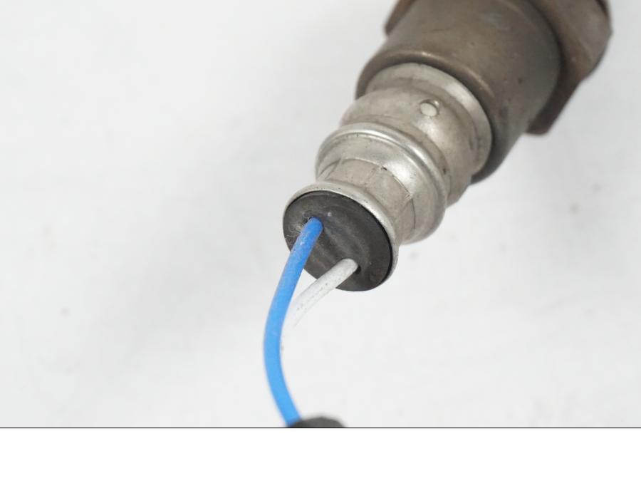 Höger sida på Lambdasond från en Yamaha YZF 1000 R1 -2007 motorcykel.