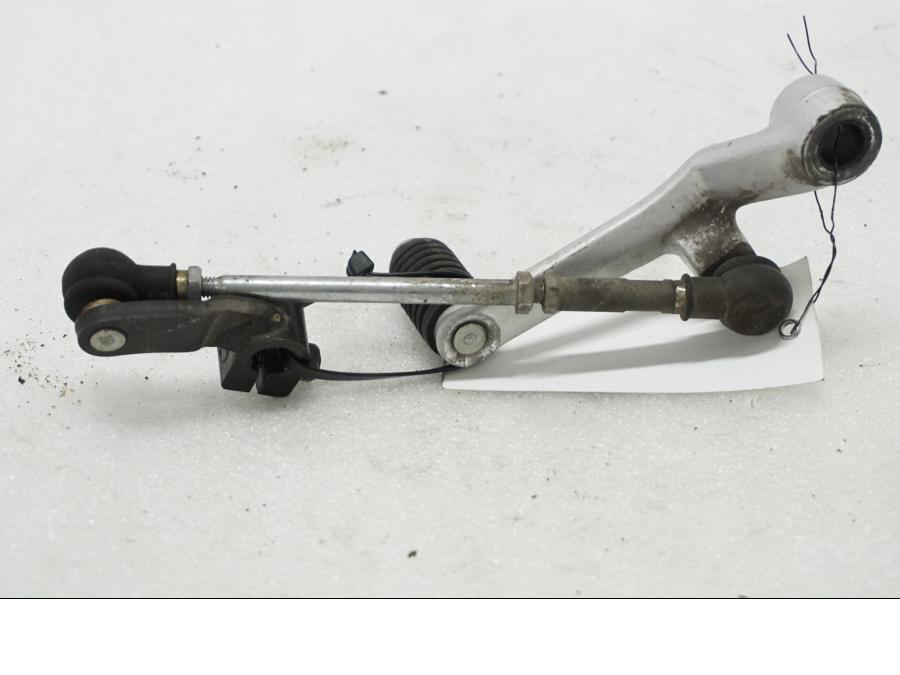 Baksidan på Växelpedal från en Yamaha TDM 900 -2002 motorcykel.