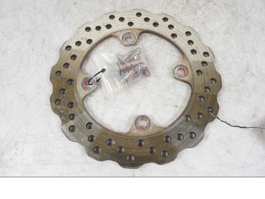 Framsidan på Bromsskiva från en Kawasaki ZX-6R -2006 motorcykel.