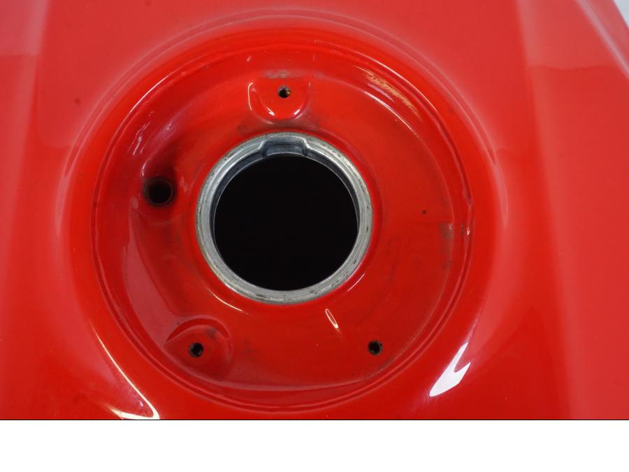 Extrabild5 på Bensintank från en Honda CBR 1000 F -1999 motorcykel.