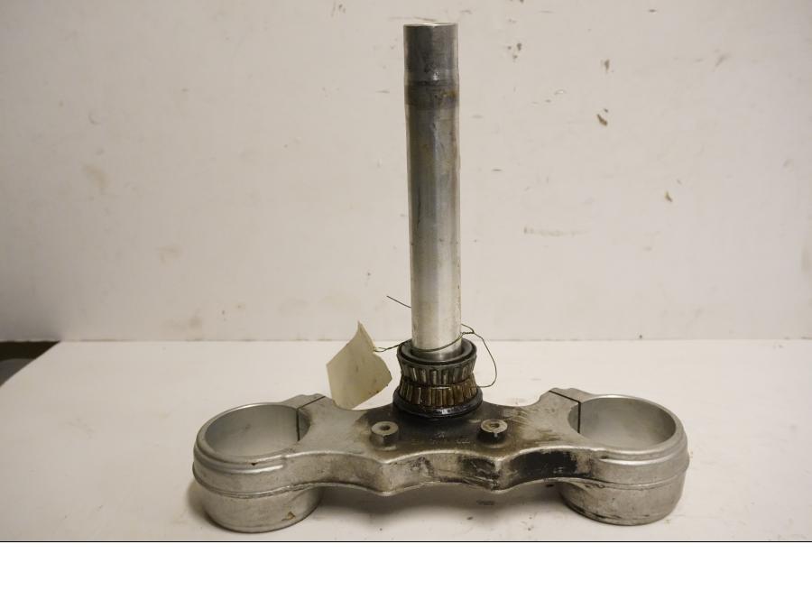 Framsidan på Gaffelkrona från en KTM 625 SMC -2004 motorcykel.