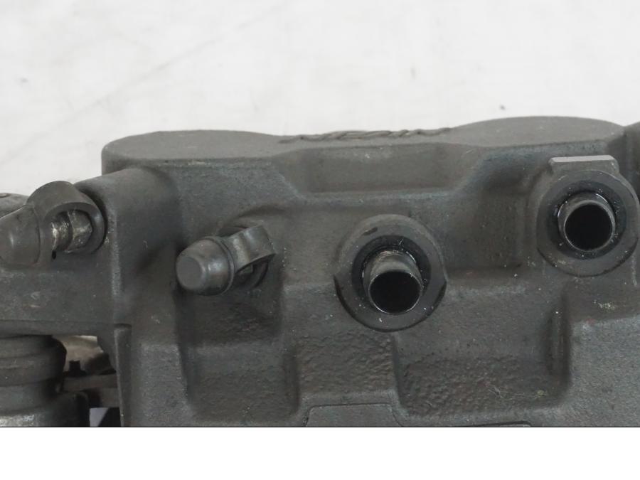 Baksidan på Bromsok från en Honda CBR 1000 F -1999 motorcykel.