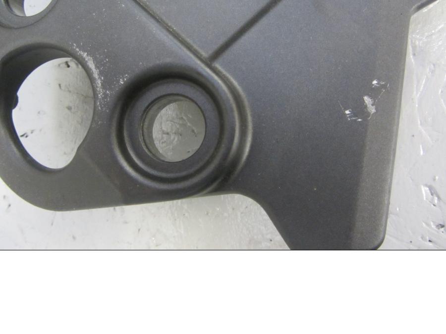 Höger sida på Fotpinnefäste från en Yamaha XJ 6 -2012 motorcykel.