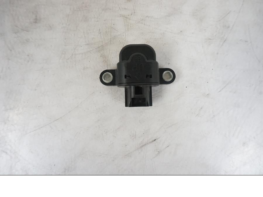 Baksidan på Tilt Sensor från en Kawasaki Versys 650 -2014 motorcykel.