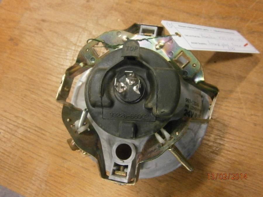 Baksidan på Strålkastarinsats från en Yamaha XVS 1100 -2003 motorcykel.