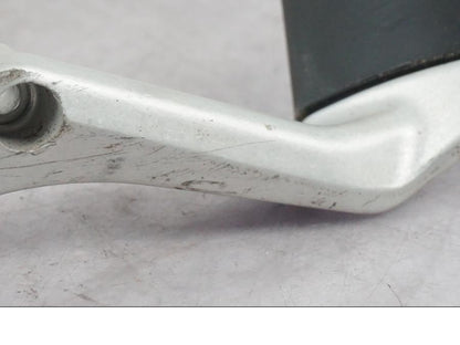 Vänster sida på Väskhållare från en Ducati Multistrada V4 -2024 motorcykel.