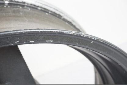 Snett uppifrån på Fälg från en Honda CBR 1000 F -1999 motorcykel.