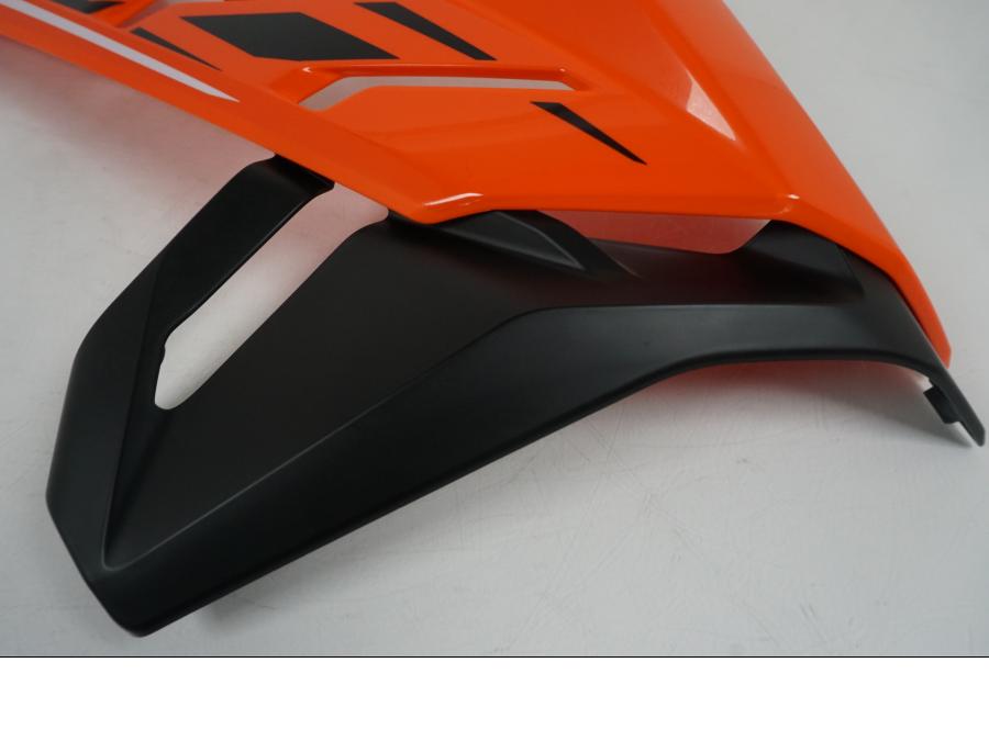 Snett uppifrån på Sidkåpa från en KTM 790 Adventure -2020 motorcykel.