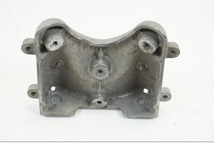 Snett uppifrån på Strålkastarfäste från en Suzuki VL 1500 -1999 motorcykel.