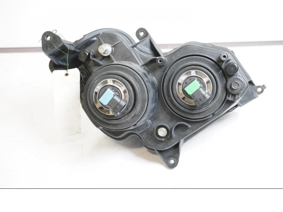 Snett uppifrån på Strålkastare från en Kawasaki ZZ-R 1400 -2010 motorcykel.