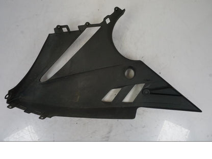 Snett uppifrån på Magkåpa från en Kawasaki ER-6F -2010 motorcykel.