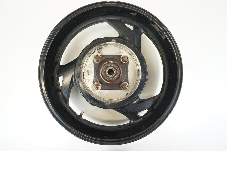 Framsidan på Fälg från en Honda ST 1300 -2002 motorcykel.