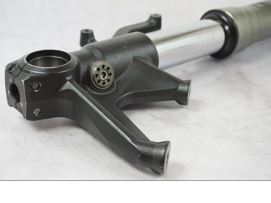 Höger sida på Gaffelben från en Kawasaki ZX-6R -2011 motorcykel.