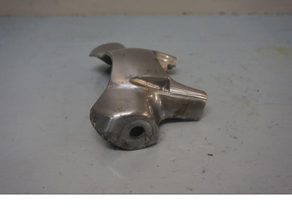 Höger sida på Blinkersfäste från en Yamaha V-MAX 1200 -2001 motorcykel.