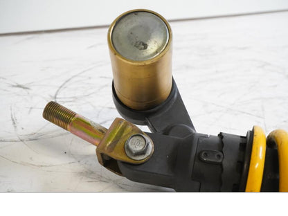 Baksidan på Stötdämpare från en Honda CBR 900 RR -2002 motorcykel.