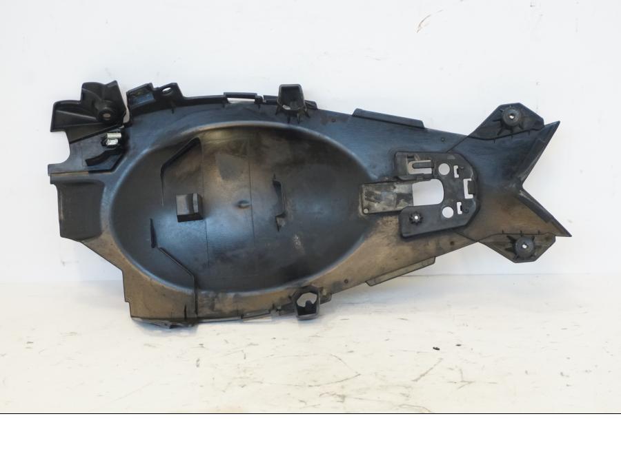 Höger sida på Undertail från en Kawasaki ER-6N -2012 motorcykel.