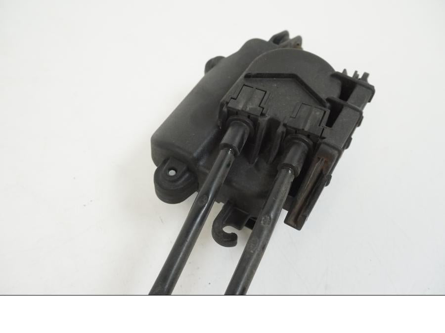 Höger sida på Avgasspjällmotor från en BMW S 1000 R -2019 motorcykel.