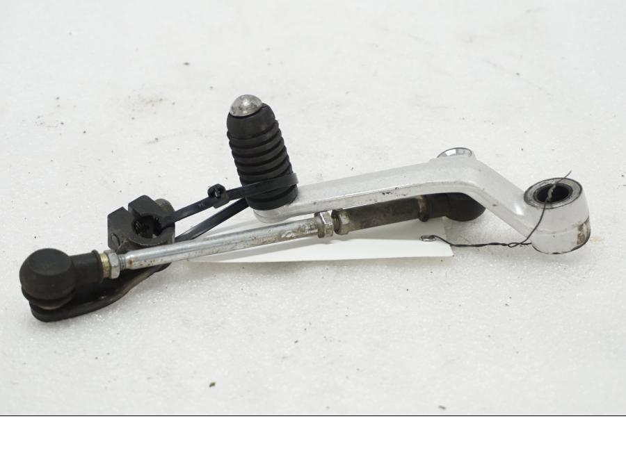 Framsidan på Växelpedal från en Yamaha TDM 900 -2002 motorcykel.