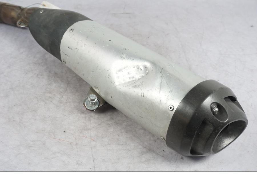 Höger sida på Avgassystem från en Yamaha YZF-R 125 -2008 motorcykel.