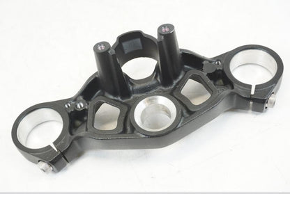 Snett uppifrån på Gaffelkrona från en Kawasaki NINJA 400 -2020 motorcykel.