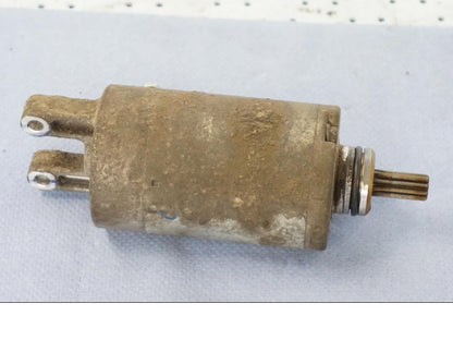 Höger sida på Startmotor från en Yamaha X-Max 250 -2016 scooter.