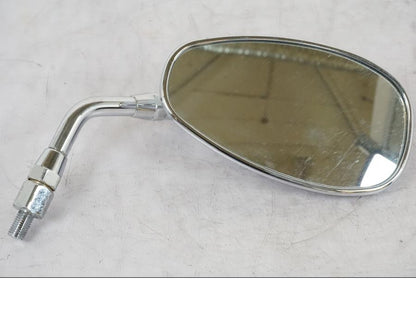 Framsidan på Backspegel från en Suzuki VL 800 -2002 motorcykel.