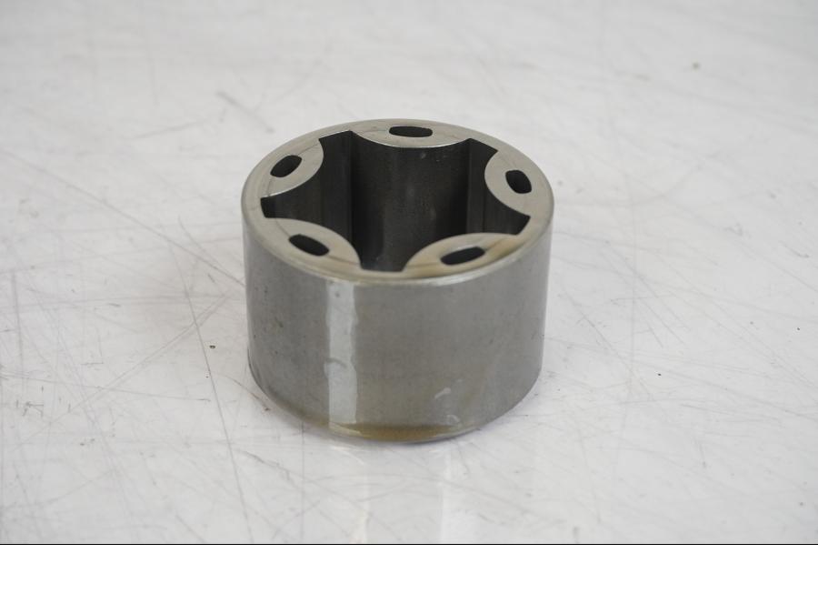 Baksidan på Oljepump från en BMW R 1250 GS -2023 motorcykel.