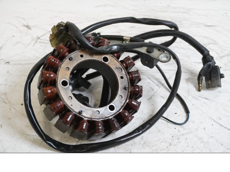 Framsidan på Generator från en Yamaha XV1000 -1983 motorcykel.