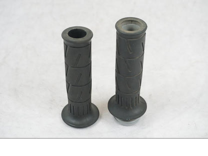 Snett uppifrån på Handtag från en Kawasaki Z 900 -2019 motorcykel.