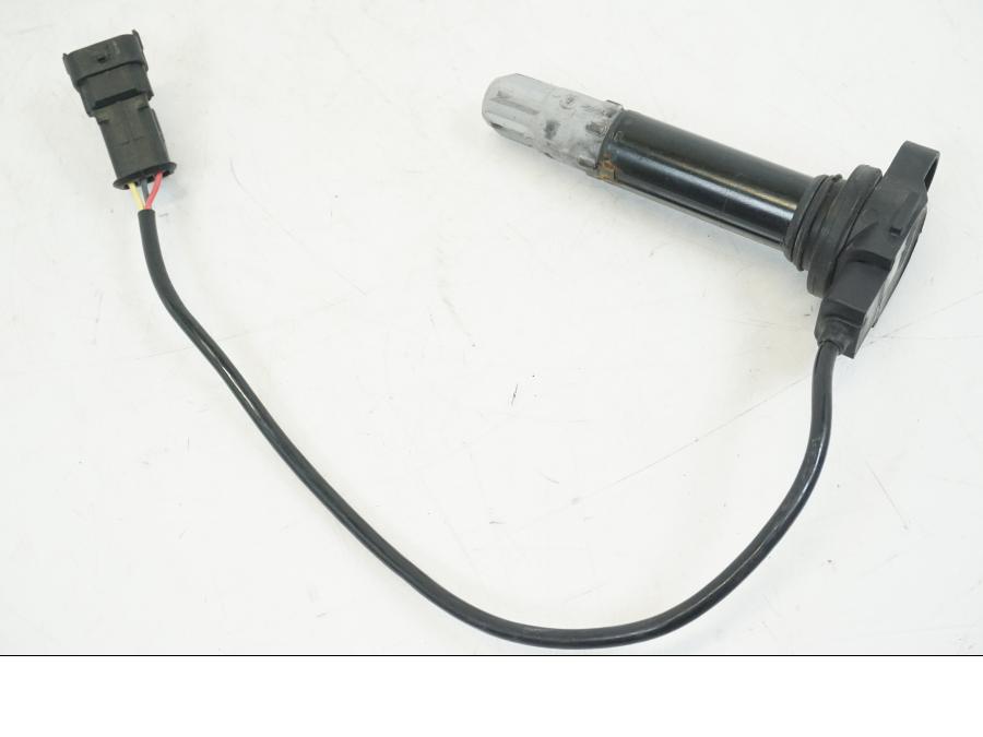 Framsidan på Tändspole från en Ducati Hyperstrada -2013 motorcykel.