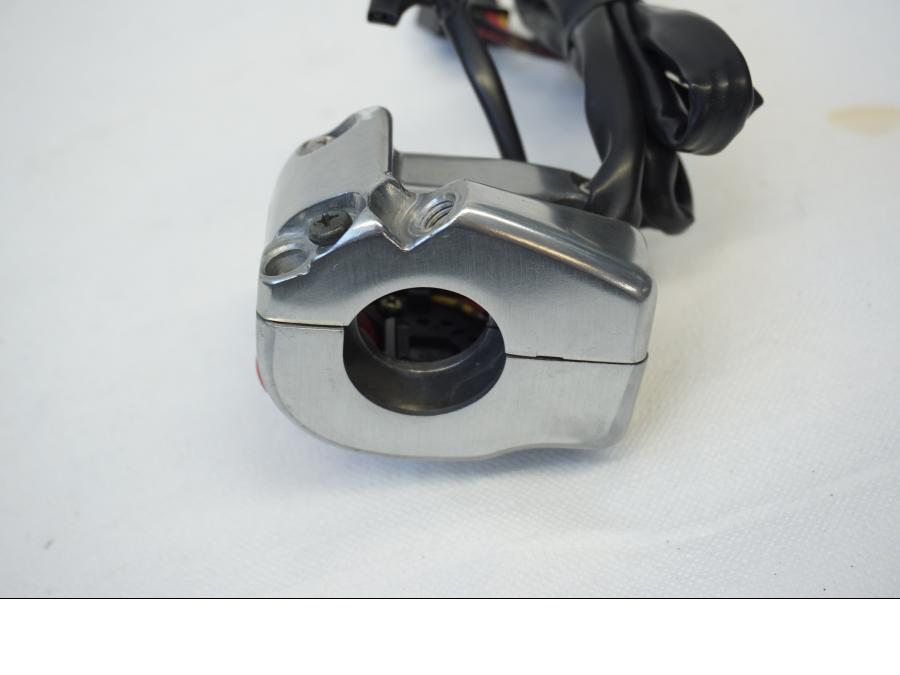 Höger sida på Styrelreglage från en Kawasaki VN 900 -2006 motorcykel.