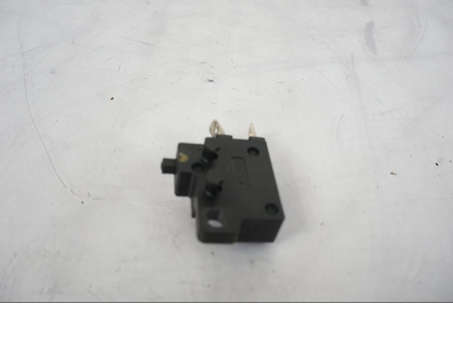 Vänster sida på Bromsljuskontakt från en Honda CBR 125 R -2006 motorcykel.