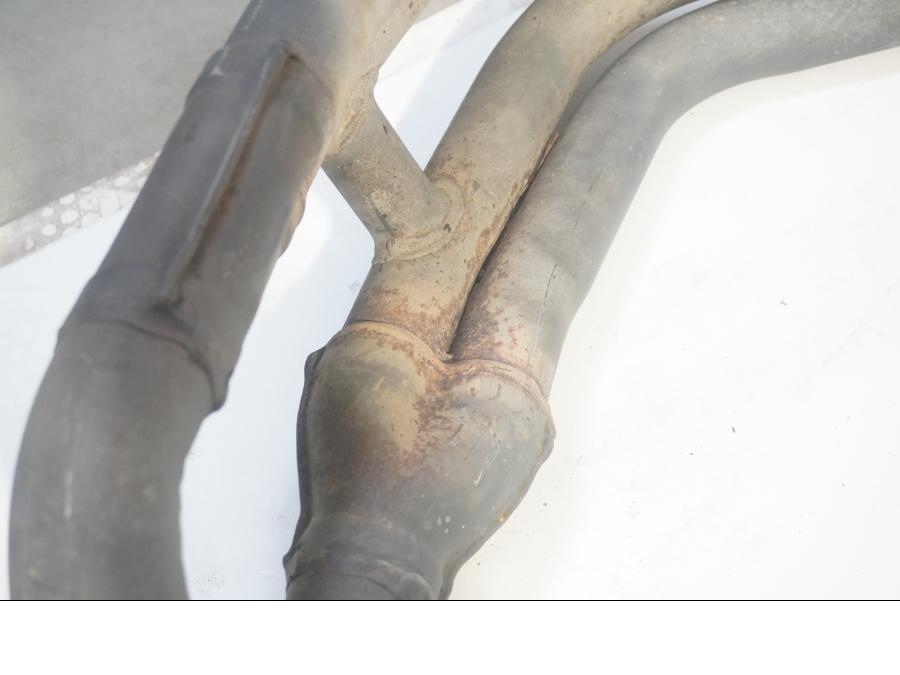 Vänster sida på Grenrör från en Suzuki GSX-R 750 -1997 motorcykel.