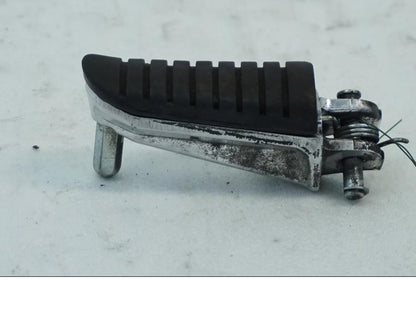 Framsidan på Fotpinne från en Suzuki DL 1000 -2016 motorcykel.