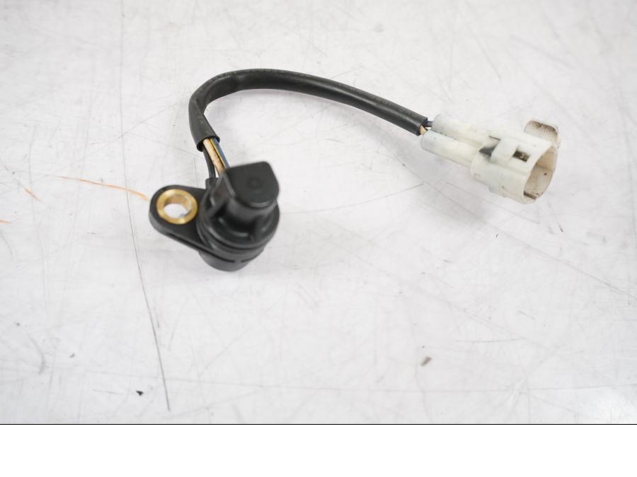 Framsidan på Kamaxelgivare från en Ducati Multistrada 1260 -2020 motorcykel.