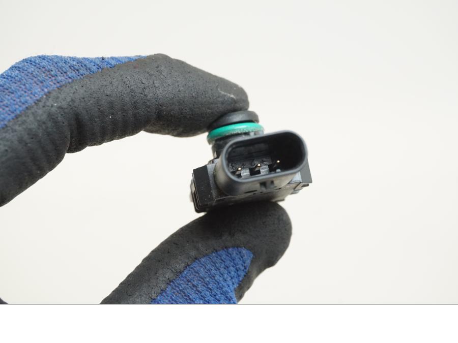 Vänster sida på Mapsensor från en Ducati Streetfighter V4 -2020 motorcykel.