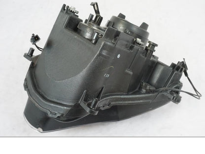 Snett uppifrån på Strålkastarinsats från en Suzuki GSX-R 750 -2007 motorcykel.