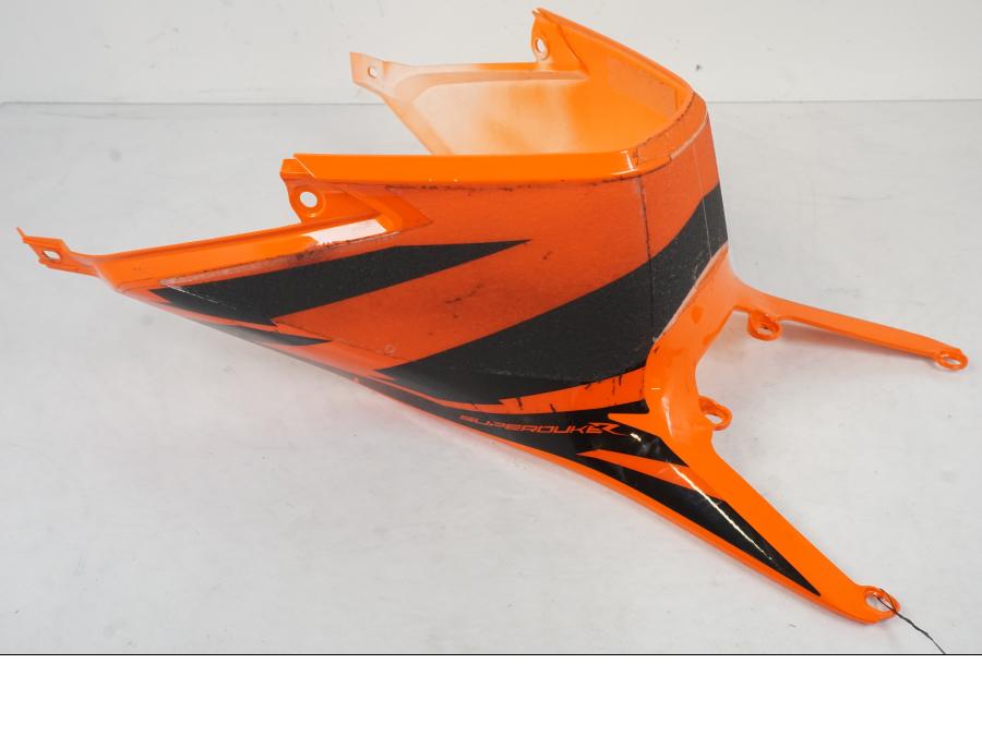 Framsidan på Bensintankskåpa från en KTM 1290 Super Duke R -2022 motorcykel.