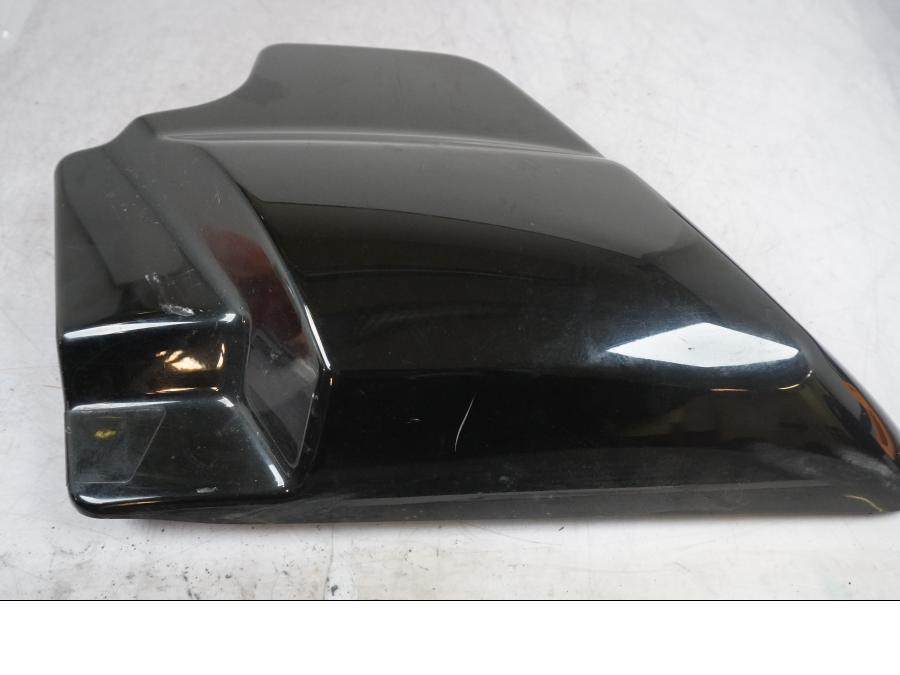 Framsidan på Sidopanel från en H-D Touring Street Glide FLHX -2009 motorcykel.