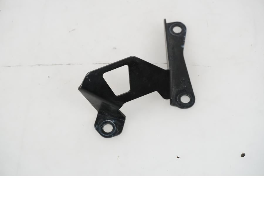 Snett uppifrån på Bensinpump insprut från en KTM 1290 Super Adventure S -2022 motorcykel.