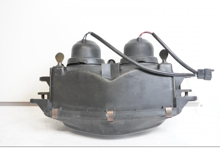 Snett uppifrån på Strålkastare från en Kawasaki ZX-9R -1997 motorcykel.