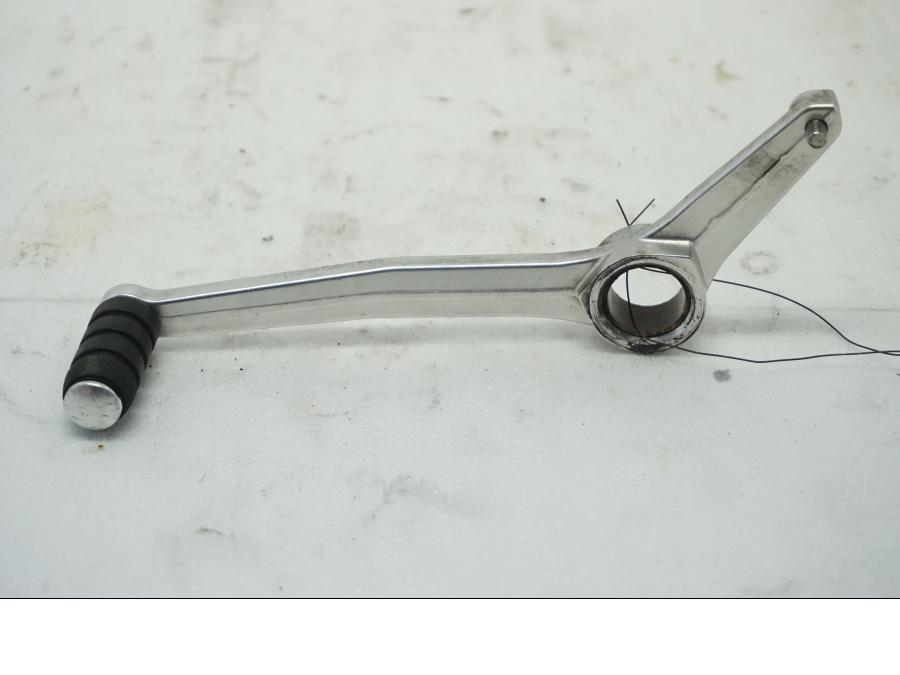 Framsidan på Växelpedal från en BMW S 1000 RR -2010 motorcykel.